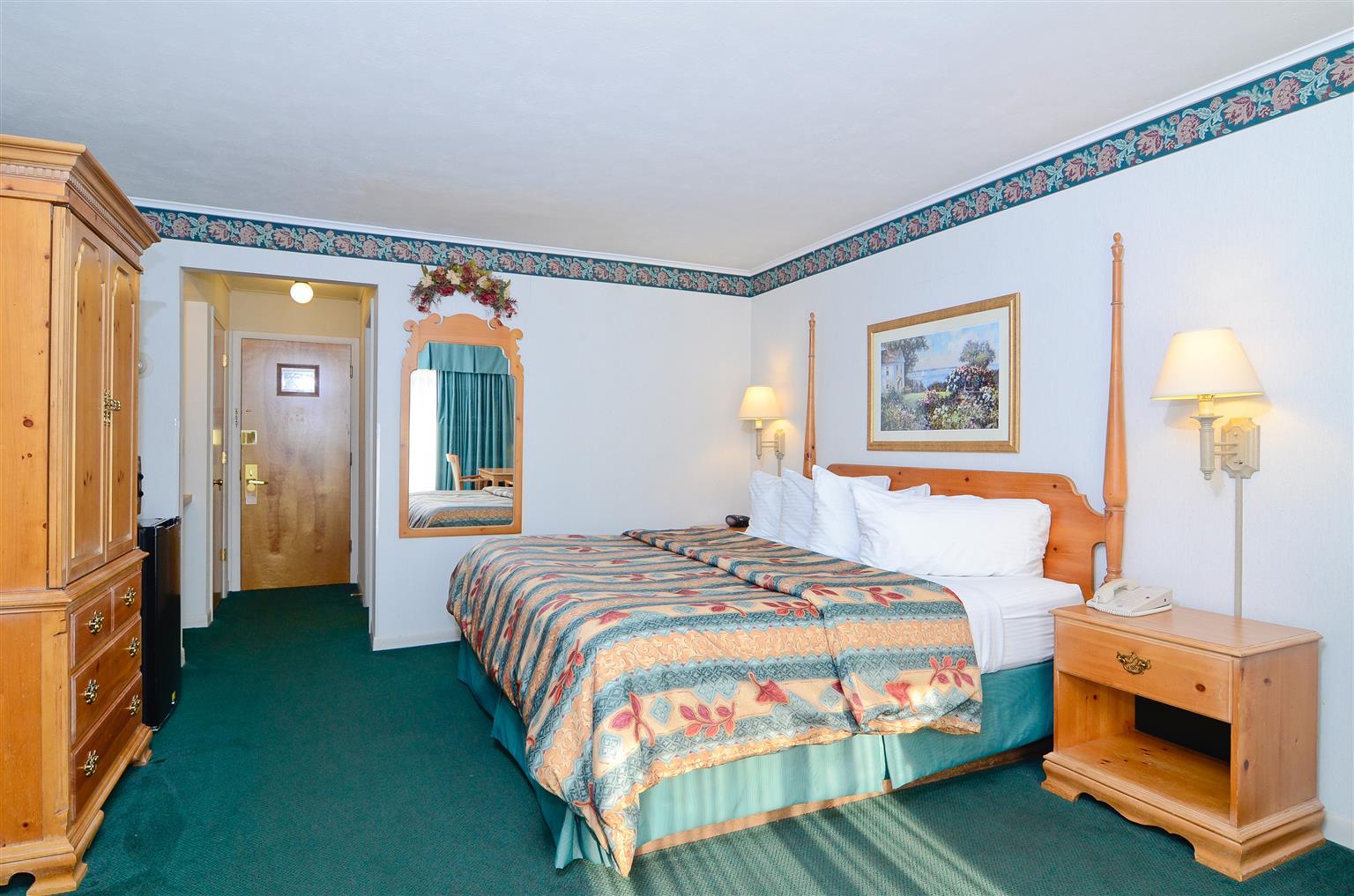 Magnuson Grand Pioneer Inn And Suites Escanaba Room photo